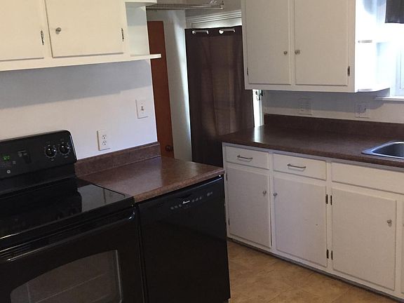 3rd image of 1582 Idlewood Ave