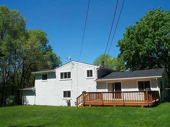 2nd image of 28 Parkwood Ln