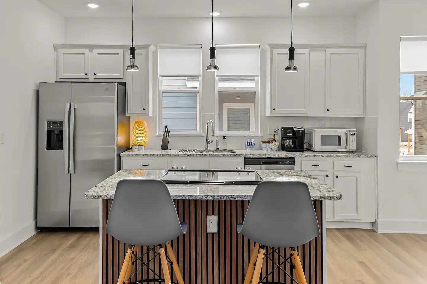 2 bed, 2.5 bath, 1225 sqft, $2,700 — Photo 1