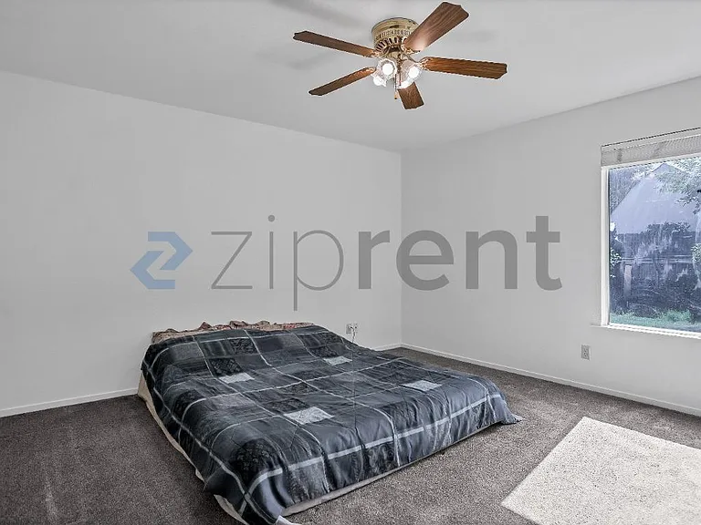 2411 Berry St — Photo 16