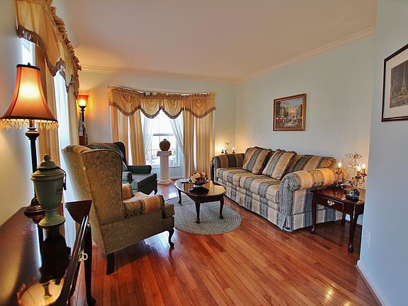 3rd image of 1557 Teal Way