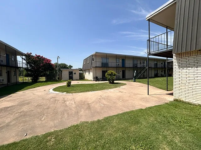 Highpoint Estate Apartments — Photo 4