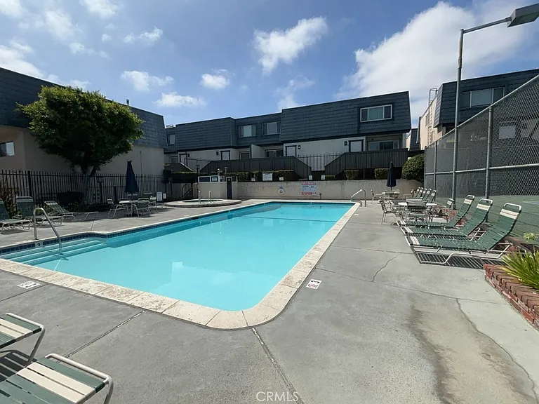 18550 Hatteras St #21 — Photo 13