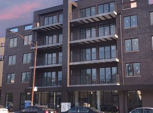2535 W Fullerton Ave #301, Chicago, IL 60647