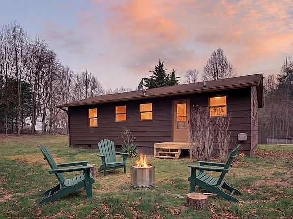 3rd image of 625 Belle Hollow Rd