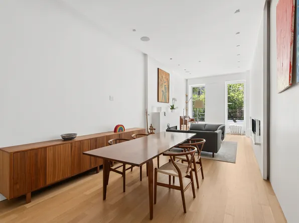 353 East 50th Street image 1 of 10