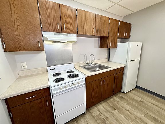 2nd image of 622 17th St APT 7