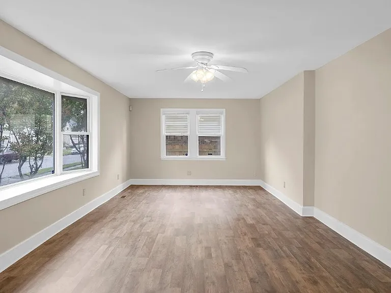 6261 Alexander St — Photo 4