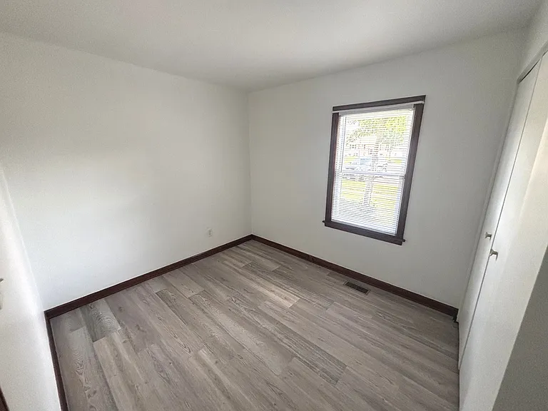 1352 Crestwood Dr — Photo 17