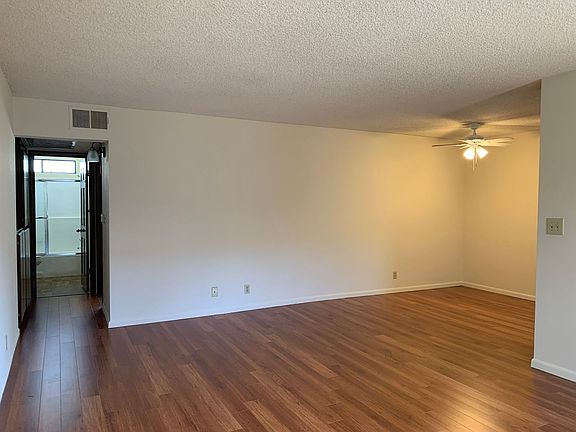4th image of 436 E Magnolia Blvd #209