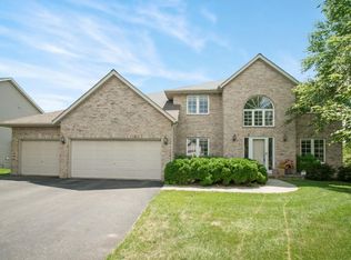 2702 White Eagle Cir, Woodbury, MN 55129