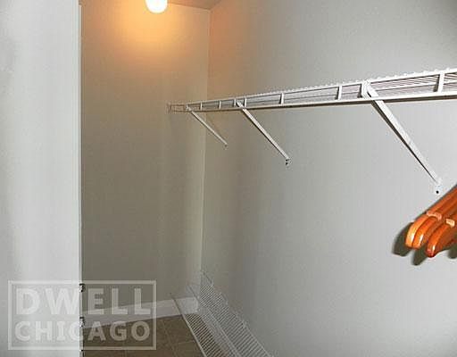 5th image of 2350 N Lincoln Park W