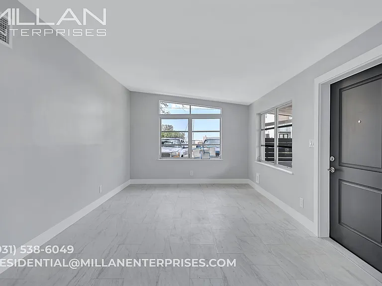 325 Capri Boulevard — Photo 5