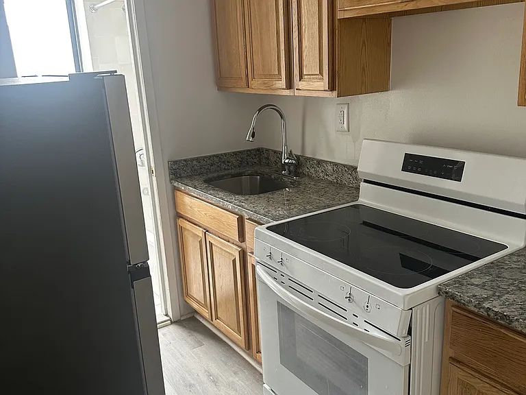 1527 Grand Concourse #1E — Photo 3
