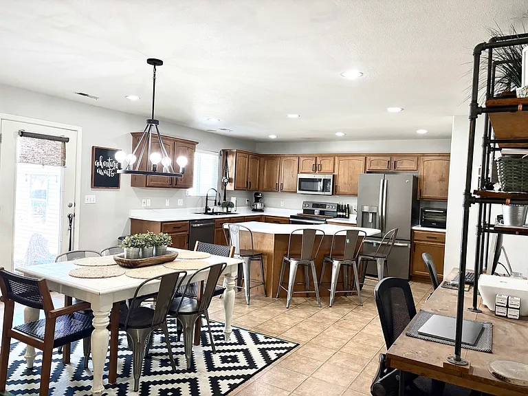 426 S 1170 W — Photo 3