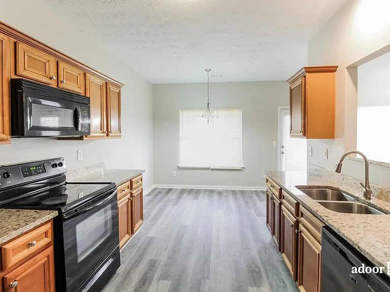 1133 McConaughy Ct — Photo 2