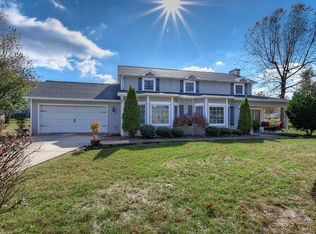 10 Larchmont Ln, Johnson City, TN 37604