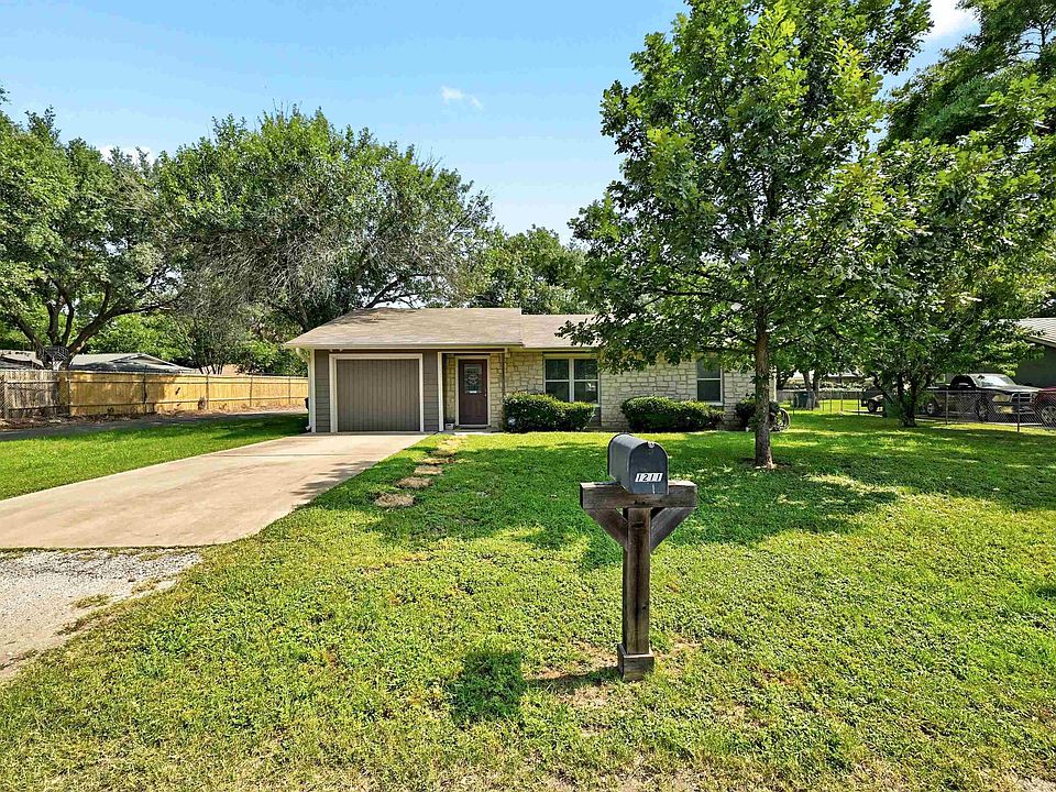 1st image of 1211 Hackberry Drive