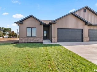 3200 Greenbriar Dr, Springfield, IL 62711