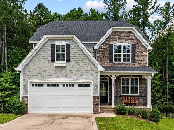 128 School Side Dr, Spring Lake, NC 28390