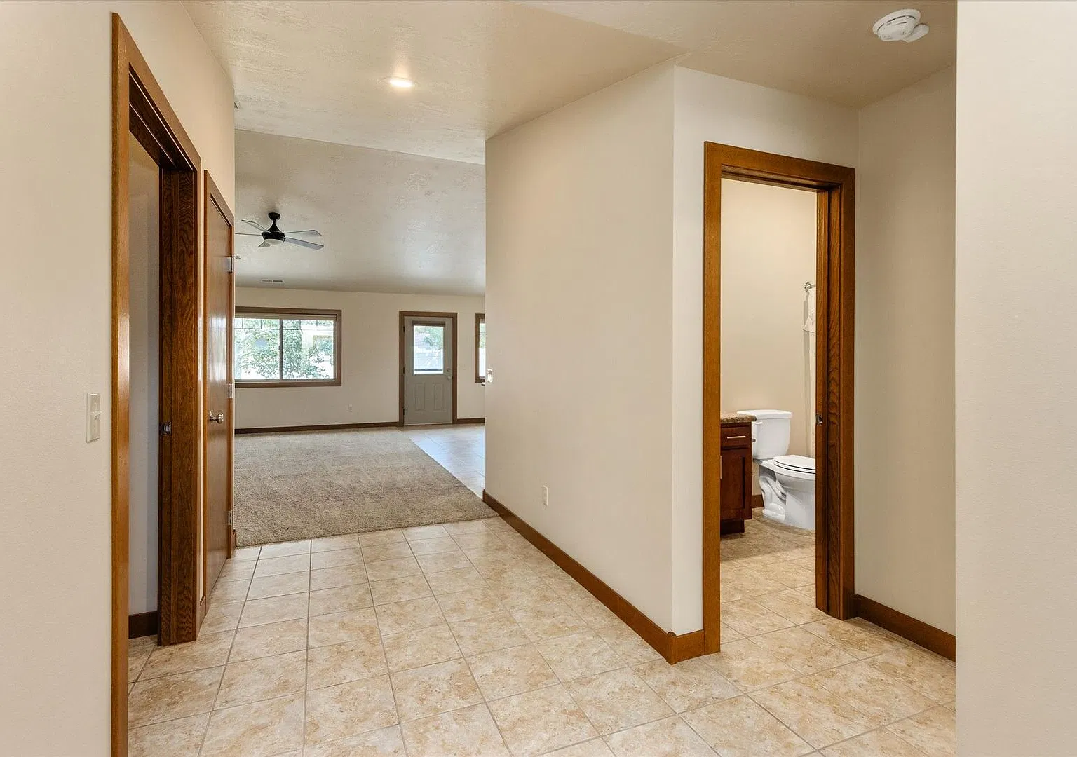Charming 2 Bedroom, 2 Bathroom Townhouse on the West End! — Photo 3