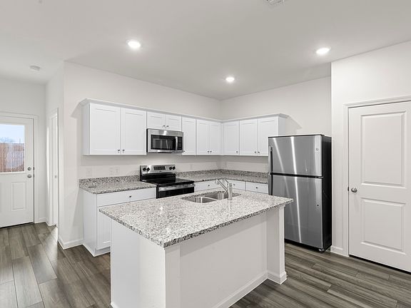 5th image of 516 Merced Riv