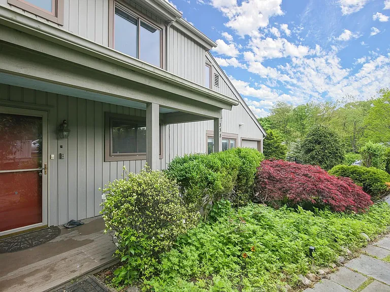 358 Loveland Rd — Photo 2