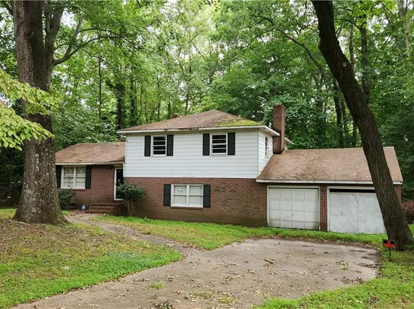 70 Normandy Ln, Newport News, VA 23606