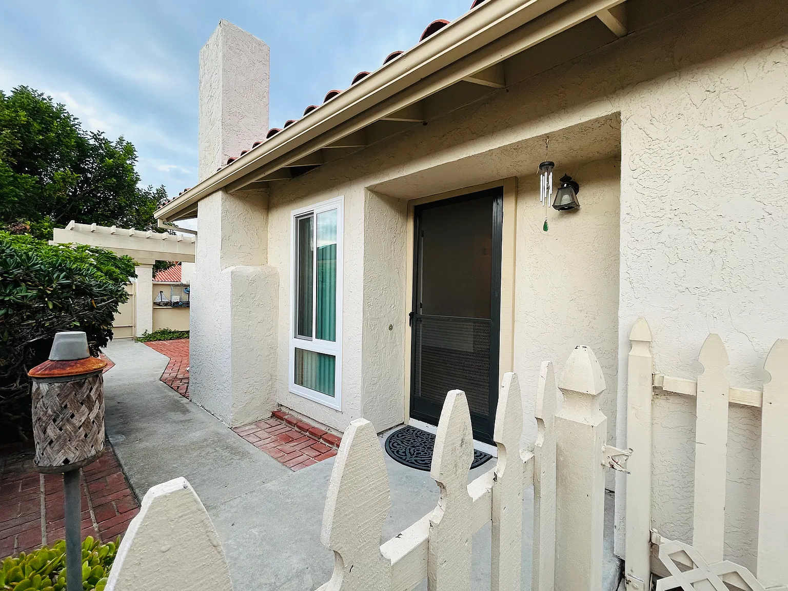 2 bed, 839 sqft, $3,300 — Photo 3