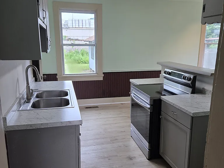 211 Snyder Ave — Photo 7