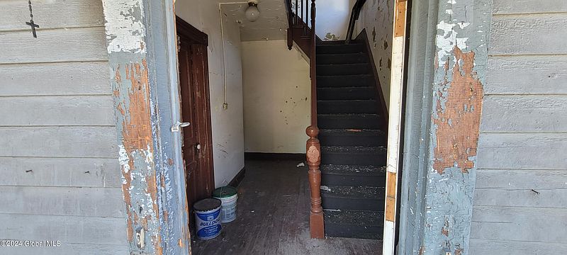 4th image of 1491 Broadway