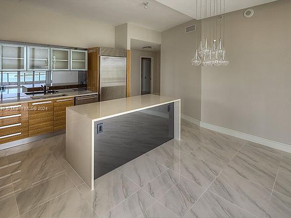 4th image of 2020 N Bayshore Dr APT 1710