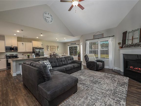 5th image of 1115 Catherine Dr