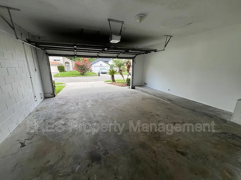 1605 Slash Pine Pl — Photo 15