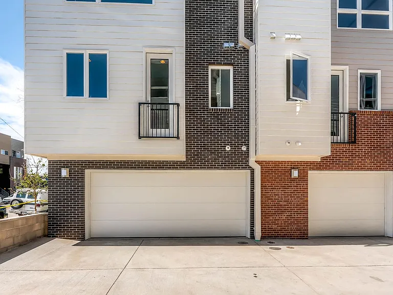 3415 Larimer St #101 — Photo 23
