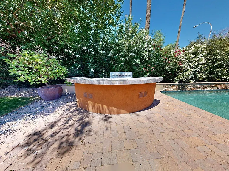 2534 S Grandview Ave — Photo 4