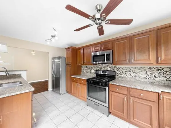 2291 N Enlund Dr Unit 8, Palatine, IL 60074