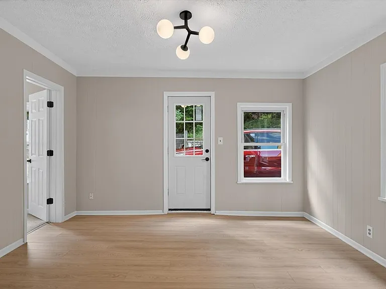 2113 Fairview Ave — Photo 4