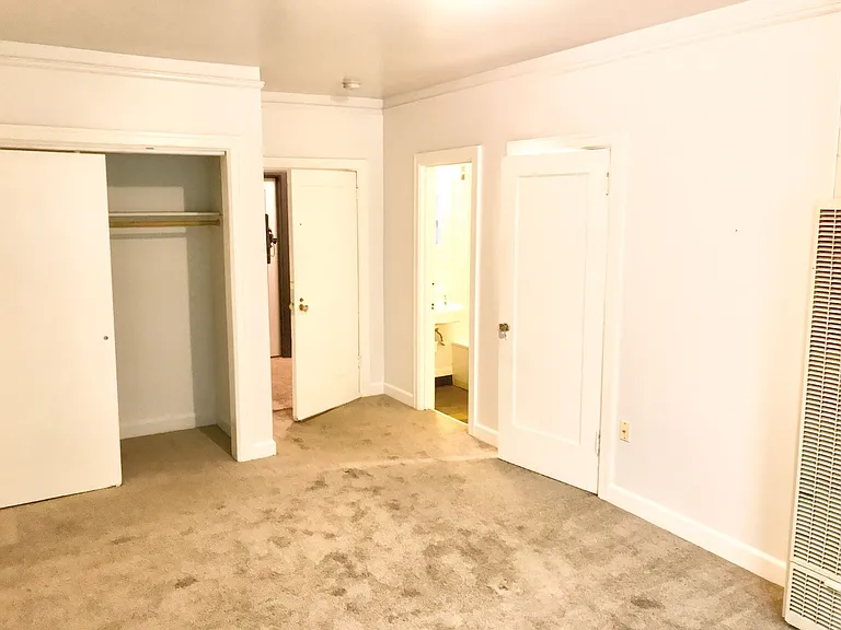 1035 SE 12th Ave — Photo 4