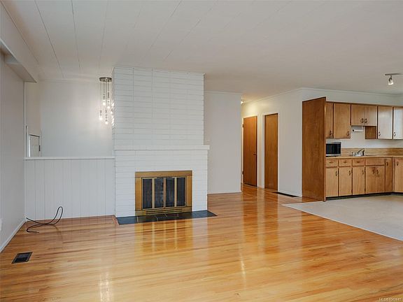 5th image of 3871 Carey Rd