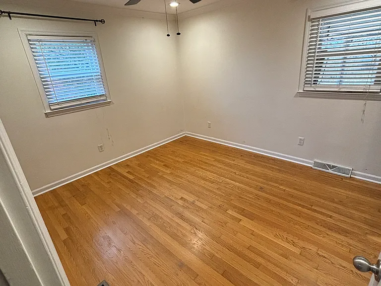 3564 Camelot Dr — Photo 16