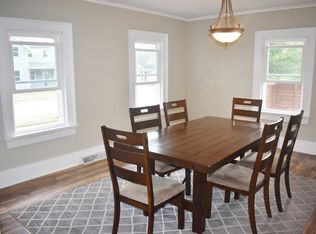 208 4th St SE, Independence, IA 50644