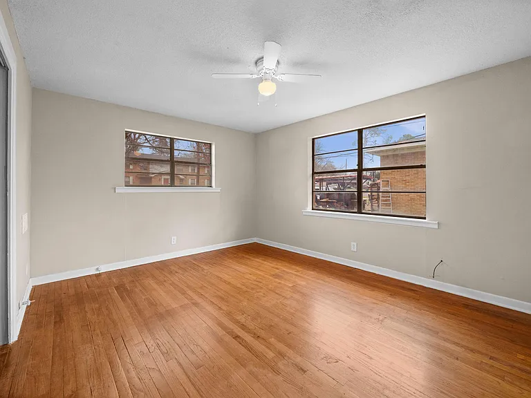 1522 N Ross Ave — Photo 2