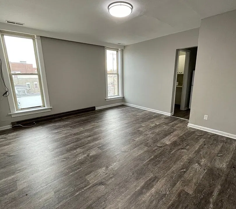 208 S Market