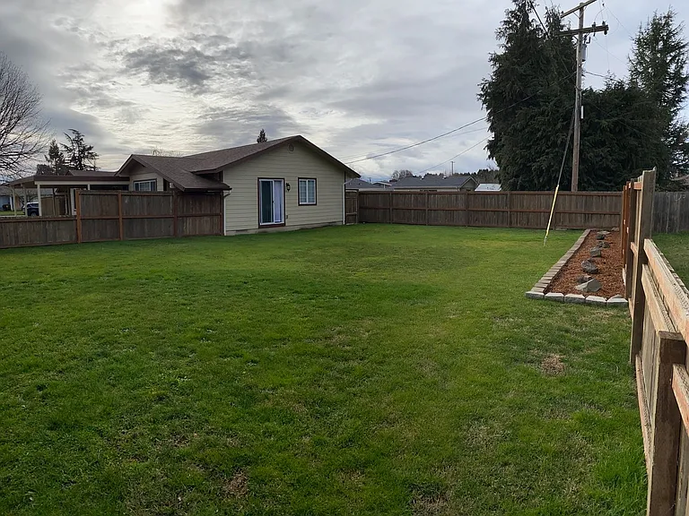 137-Nyssa Duplex — Photo 13