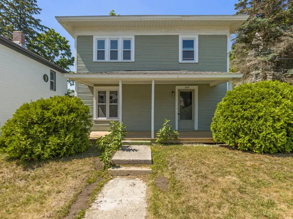 209 E Chapin St, Cadillac, MI 49601