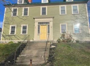 14 Exeter Rd, Newmarket, NH 03857