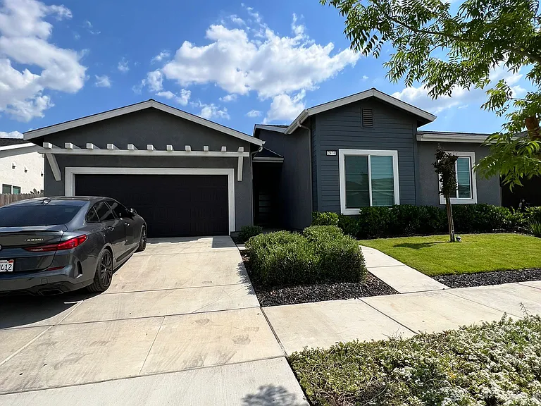 2474 Bastidas Dr — Photo 2