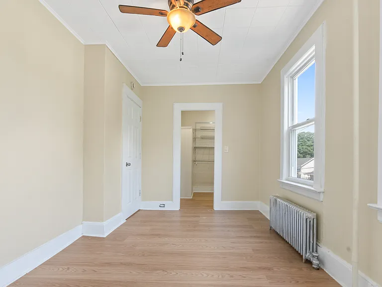 196 Broughton Ave #2 — Photo 8