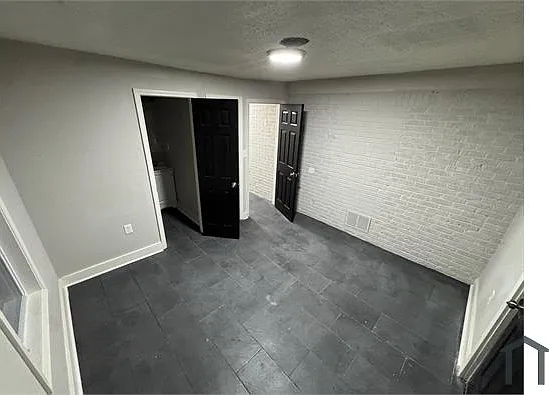 2379 Saratoga Ave — Photo 8